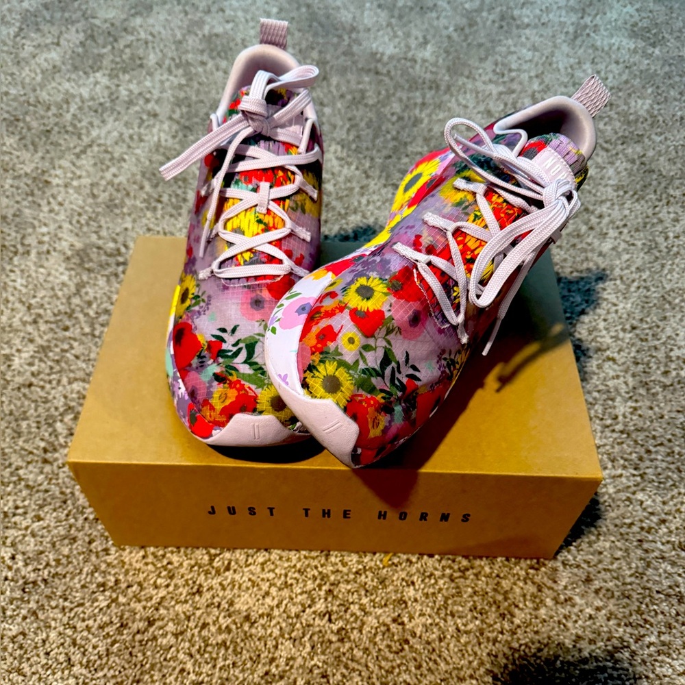 LIKE NEW!!! Men’s Size 12 NoBull Runner!